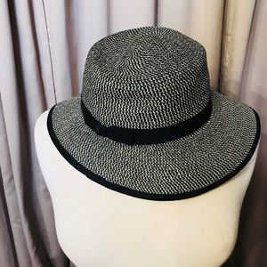 Floppy summer hat w/ SPF protection🌞